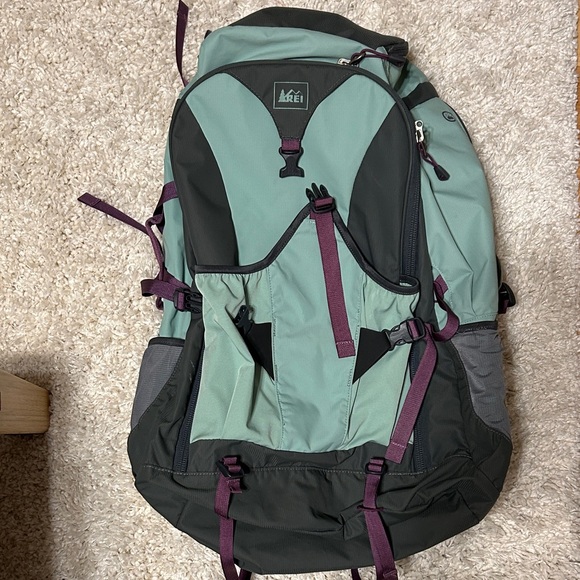 REI Handbags - REI Grand Tour 80 Hiking Pack (16L)